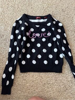 Girls black & white sweater 🖤🤍